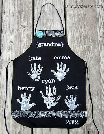 handprint apron for mom