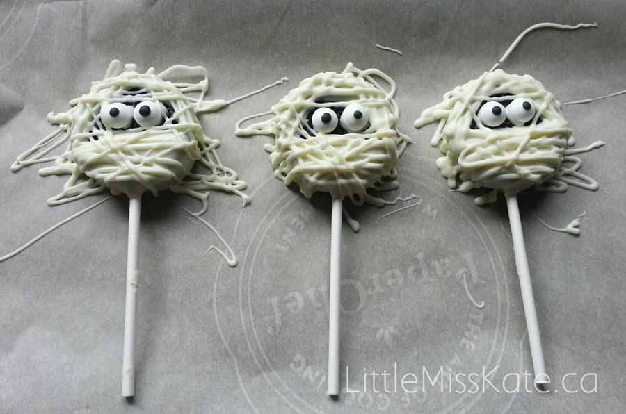 oreo mummy cake pop Halloween Baking Recipe