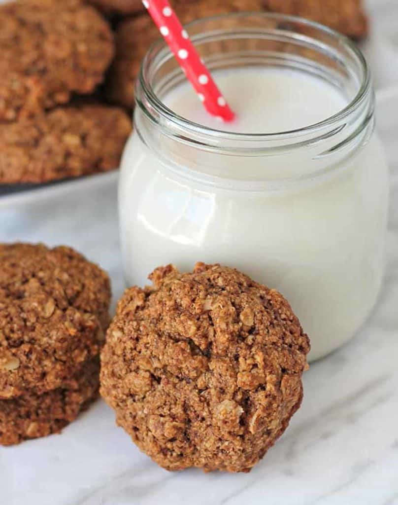 Easy homemade oatmeal cookies